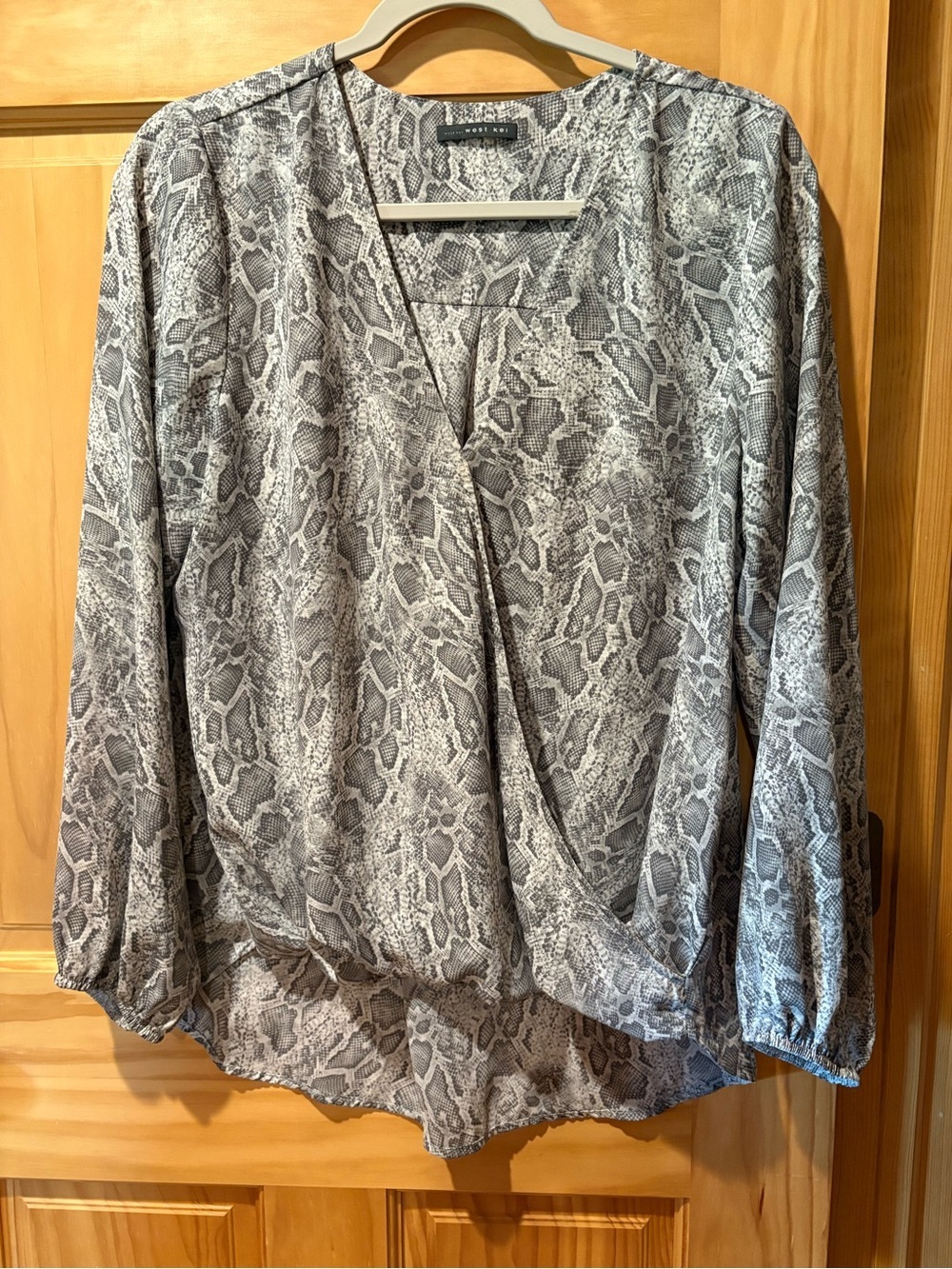 West Kei Allan Surplice Long Sleeve Blouse grey snake print size L